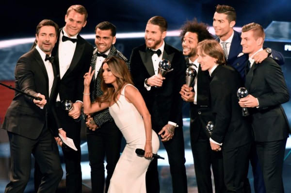 El once ideal de la FIFA plagado del Barcelona y Real Madrid