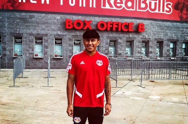 Hondureño Alex Bahr firma con el New York Red Bulls de los Estados Unidos