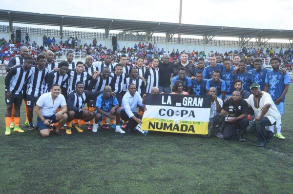 Los amigos de Alberth Elis derrotan a los de Wilson Palacios en partido benéfico