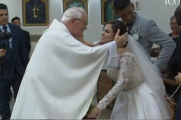 En la intimidad: Así fue la boda eclesiástica entre Carlo Costly y Tita Torres