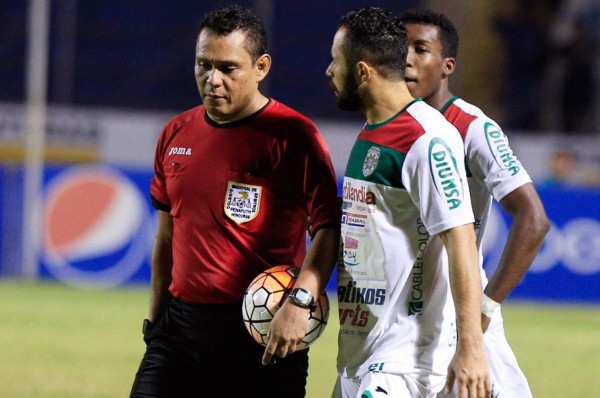 Alfredo Mejía sobre el árbitro Giovanni Mendoza: 'Se estaba riendo'