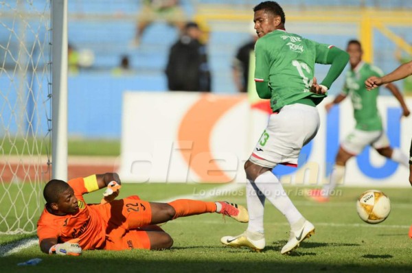 Taquito de Mario Martínez, cabezazo de Carlo Costly y tapadón de 'Buba' López