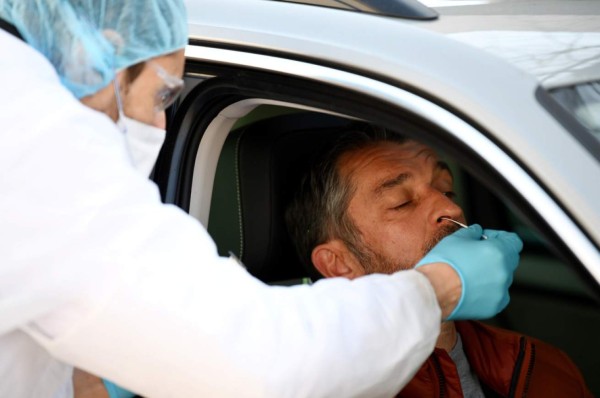 Descubren nuevo síntoma del coronavirus que ayudaría a identificar a 'portadores ocultos'