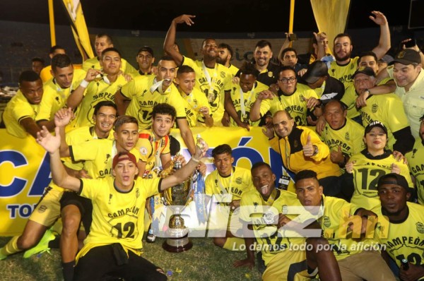 ¡Salud, campeones! Así celebró la Copa 12 el Real España en el Nacional