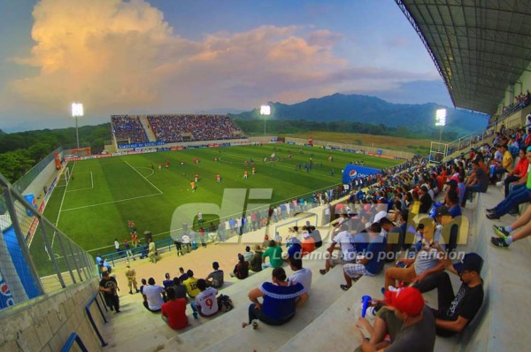 Real España decepciona en el Emilio Williams y se olvida del segundo lugar