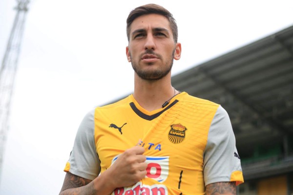 OFICIAL: Real España confirma la baja del argentino Luciano Ursino