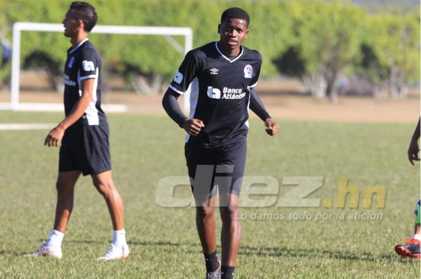 Boniek García aprovecha sus vacaciones y entrena con el Olimpia