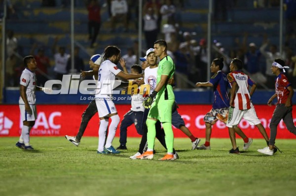 NO SE VIO: Invasión de olimpistas, celebración a lo CR7 y jugador con doble quebradura