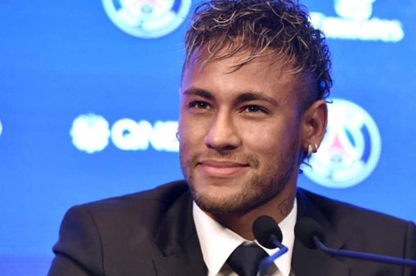 Neymar se hizo un tatuaje en Barcelona de despedida