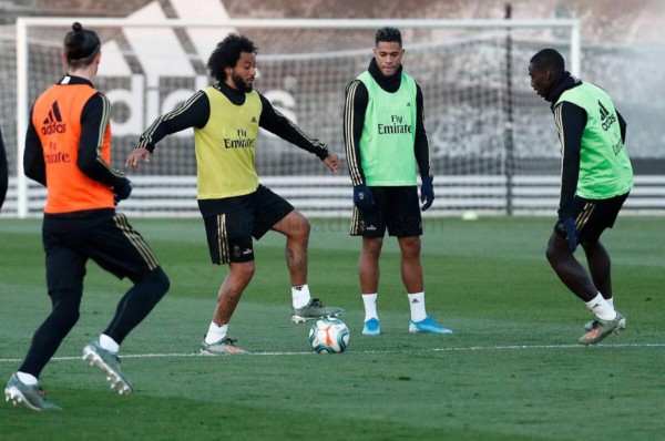 La FIFA sugiere cinco cambios por partido hasta 2021