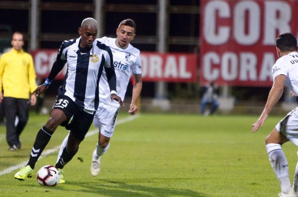 Nacional y Bryan Róchez desaprovechan en casa y empatan ante Vitória Setúbal