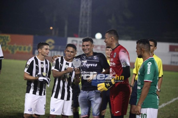 Homenaje y aplausos a Mariano Acevedo en amistoso para recaudar fondos por su enfermedad