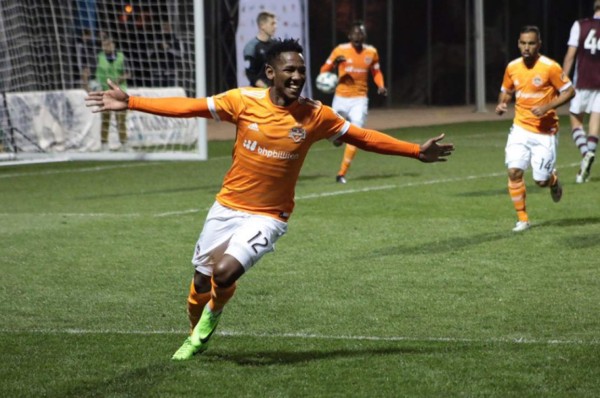 Romell Quioto marca dos goles y le regala una Copa al Houston Dynamo