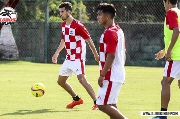 Michael Chirinos se incorpora a pretemporada de los Lobos Buap en Acapulco