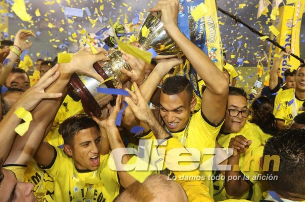 ¡Salud, campeones! Así celebró la Copa 12 el Real España en el Nacional