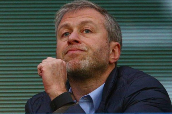 Román Abramóvich, presidente del Chelsea, es considerado amenaza pública