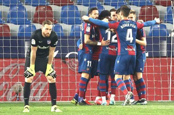 Atlético empata ante Levante y comienza a ceder terreno en La Liga de España