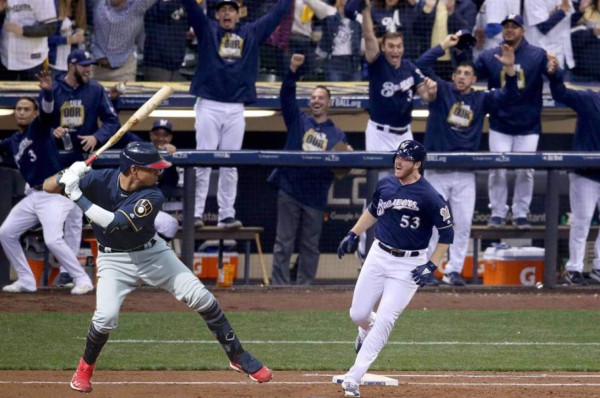 Grandes Ligas: Mauricio Dubón tendrá su tercera prueba con los Cerveceros de Milwaukee