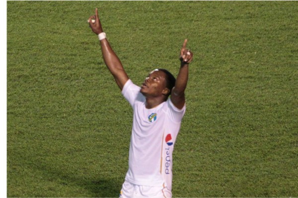 Júnior Lacayo se vistió de héroe al anotar el gol del triunfo para Comunicaciones en la Liga Concacaf