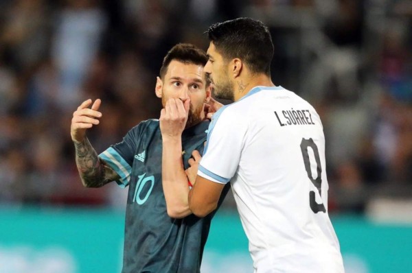 Cavani invita a pelear a Messi en el Argentina-Uruguay: ''Cuando quieras''