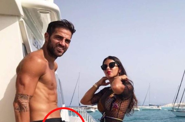 Cesc Fábregas vuelve a causar revuelo con una foto junto a su mujer
