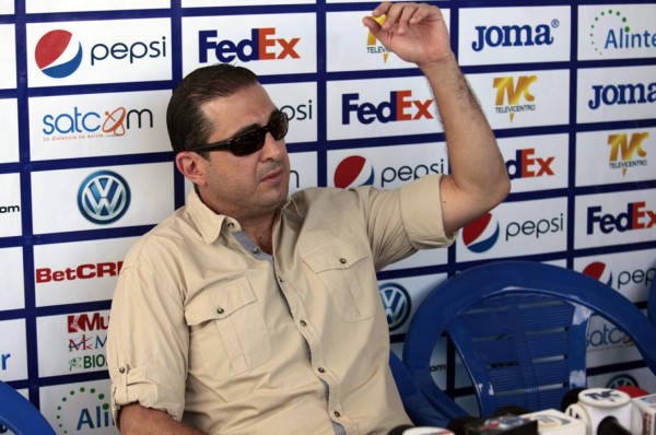 Pedro Atala: '¿Un aficionado puede entrar al campo y apuñalar un jugador?'