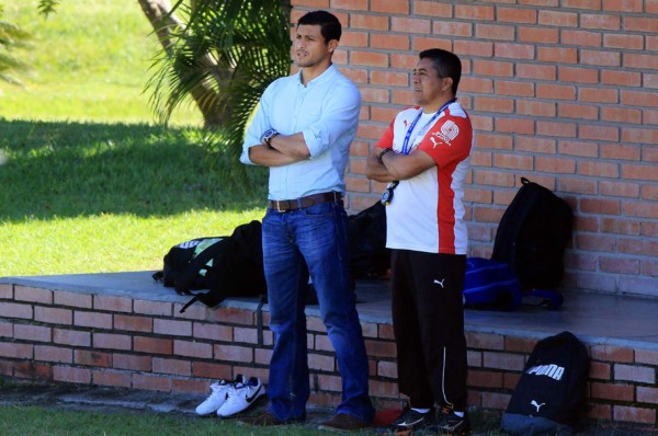 Noel Valladares sorprende al hacer fugaz visita a entreno del Olimpia