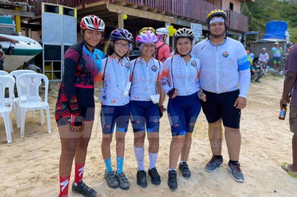 Conmovedora historia y fiesta garifuna incluida: Así se vivió la quinta edición del evento de ciclismo Roatán Point 2 Point