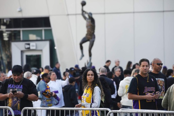 El último adiós a Kobe Bryant: Sentido discurso de Vanessa y Jennifer López se derrumba en lágrimas