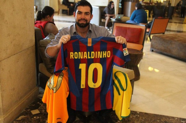 Aficionado hondureño viajó desde Costa Rica para conocer a Ronaldinho