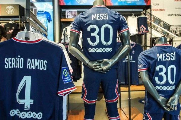 La camiseta de Mbappé ''desaparece'' en las tiendas del PSG mientras se define su futuro