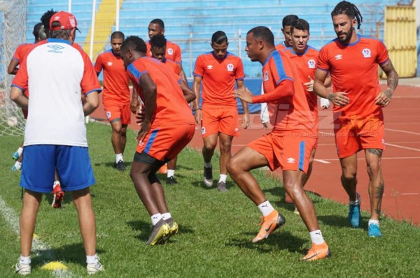 Jonathan Ferrari sigue siendo duda en Olimpia para enfrentar a Real España