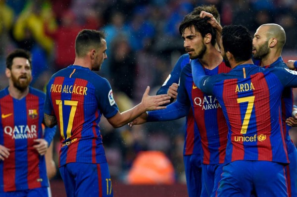 Barcelona despedaza al Osasuna y se afianza como líder