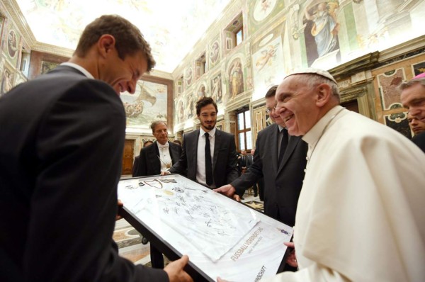 Las bromas los alemanes al Papa: 'Tengo curiosidad por saber si nos quiere'