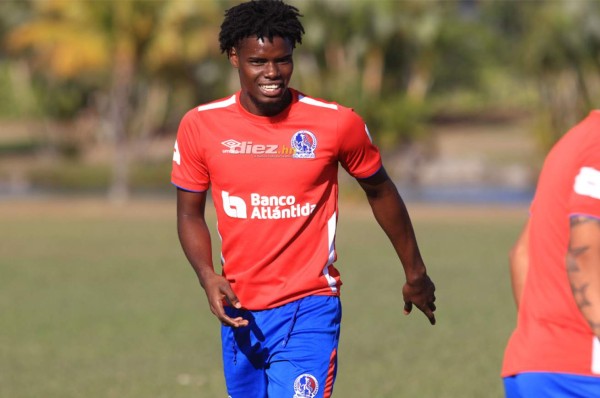 Maylor Núñez acepta el reto que le espera en la banda derecha en Olimpia