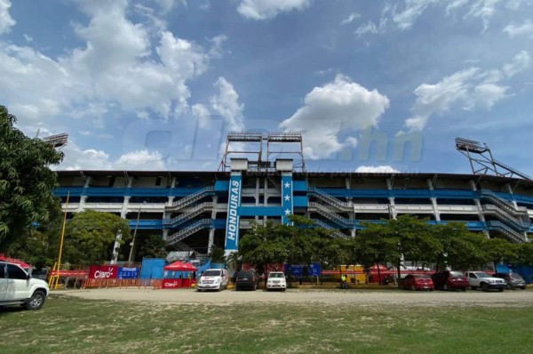 Con la familia Arriaga presente: así es el ambiente previo al Honduras-Jamaica en el estadio Olímpico
