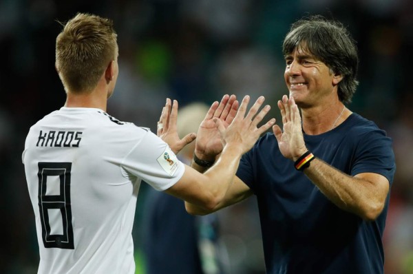 Löw responsabiliza a Kroos del gol sueco pero lo felicita por su golazo