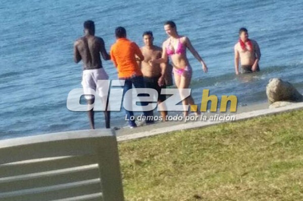 Alberth Elis e Isabel Zambrano, juntos en las playas de Puerto Cortés