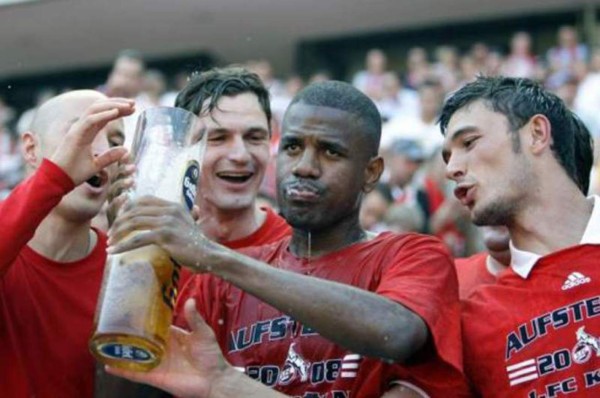 ¿A qué edad se retiraron los grandes futbolistas de Honduras? Algunos se fueron jovencitos