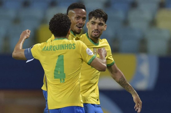 ¿En qué estaba pensando? Así fue captado Neymar en el Brasil-Ecuador y el tremendo 'oso' de Vinicius