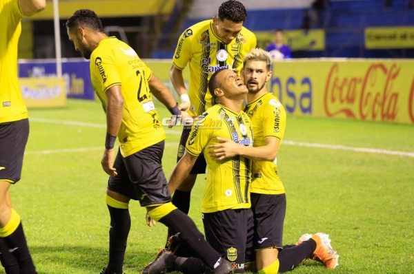Real España se sacude racha ante Olimpia y Rony Martínez está a cinco goles del centenar