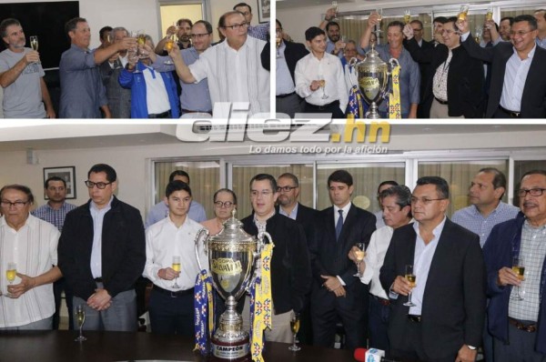 Fotos: Así fue el brindis de la directiva del Olimpia junto con Pedro Troglio por la copa 31