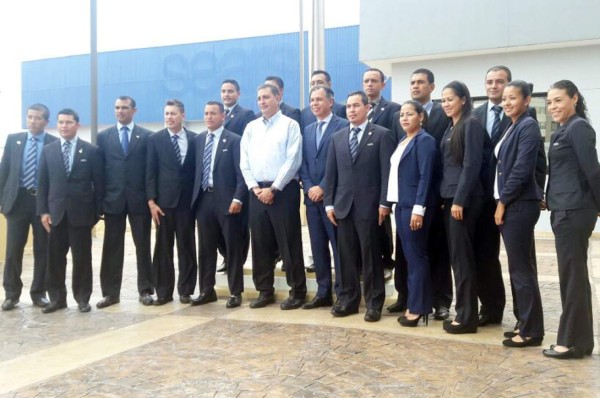 Fenafuth entrega el gafete FIFA para 16 árbitros hondureños