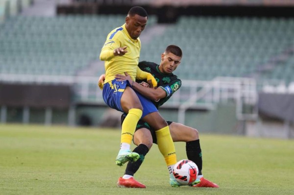 ¡Frente a un grande! Deiby Flores anota por primera vez con Panetolikos en su segundo juego en Grecia