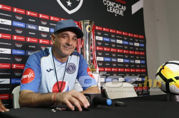 La extraña cábala de Diego Vázquez en la conferencia de prensa