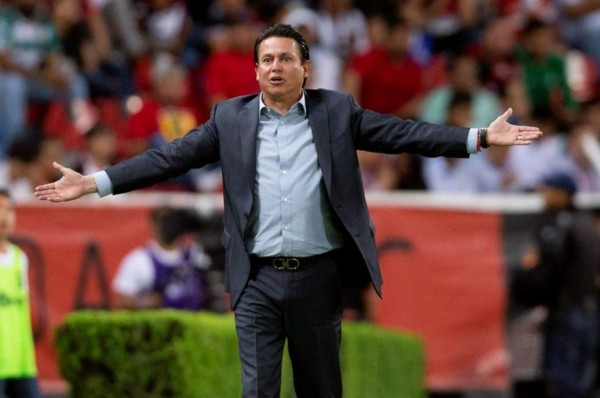 Santos anuncia la destitución del técnico Salvador Reyes