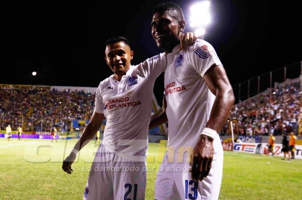 Olimpia baja de las nubes al Real España y lo derrota en el Morazán