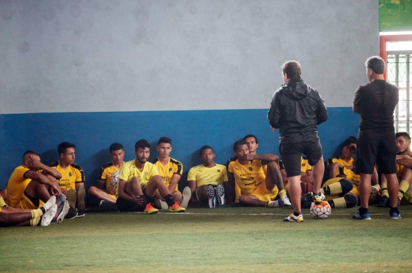 Acosta y Benavídez son duda en Real España para la vuelta de repechaje