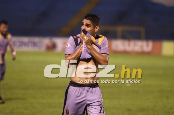 NO SE VIO POR TV: ¿Con quién celebró Estupiñán su primer gol en Motagua?
