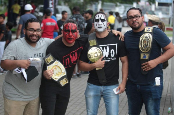 Luchadores de la WWF acapara atención de panameños